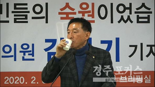 무소속 출마 결심을 굳힌 것으로 전해진 김석기 의원. 사진은 지난 2월3일 기자회견때 모습.