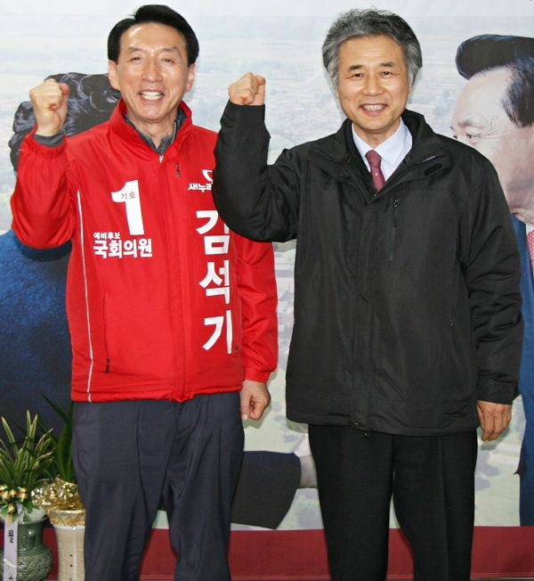 제20대 총선에서 후보와 공동선대위원장으로 선거승리를 다짐하던 모습.