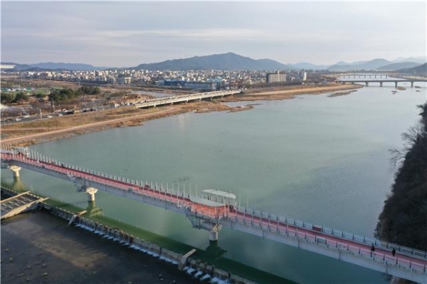 금장대 앞 예기청소 주변 형산강 모습.